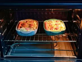 烤箱提前预热，上下管185度预热5分钟，再把耐高温的器具放在中层的烤网上，185度烤20分钟。(时间及温度仅供参考)