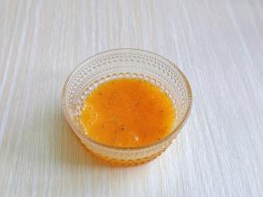 再加入十三香打至均匀。