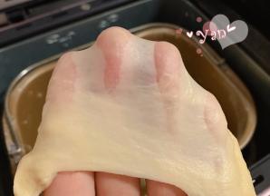 能拉出透明的薄膜。