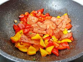 翻炒均匀关火出锅。