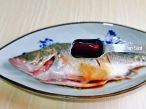 加入柠檬酱油。