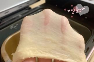 能拉出透明的薄膜。