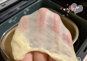 能拉出透明的薄膜。