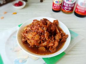 装盘，撒点白芝麻点缀。