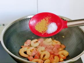 按个人口味加入盐，十三香。