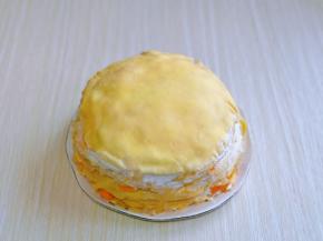 饼皮全部叠加好，这样芒果千层蛋糕就做好啦！