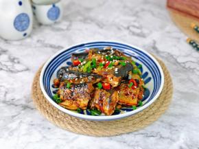 红烧秋刀鱼这样就做好啦。