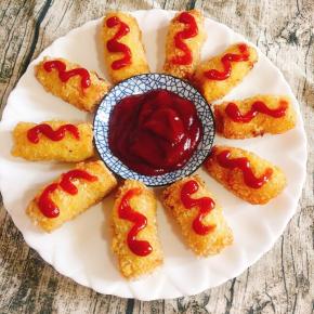 摆盘，挤上酸酸甜甜的番茄酱即可食用！