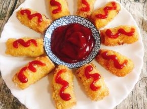 摆盘，挤上酸酸甜甜的番茄酱即可食用！