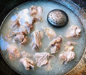 排骨煮至七成熟入味即可