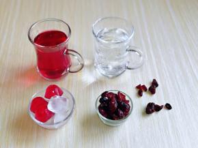 准备食材，我放冰块比较少，冰块的量可以根据个人喜好增减。