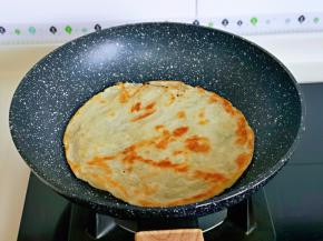 煎至两面金黄。