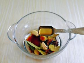 再加入2小勺料酒。