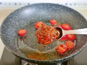 再加入牛肉酱。