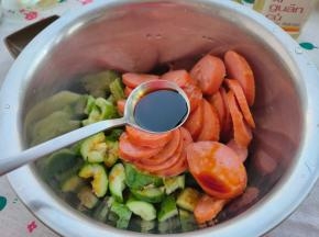 加入三勺原汁酱油。