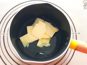 黄油，盐，糖和水混合