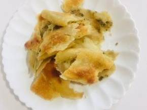 千层饼撕成小块儿备用！