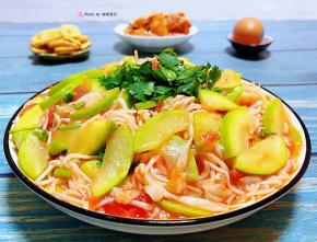 搭配烤鸡腿、鸡蛋、香蕉片一起吃美味无比