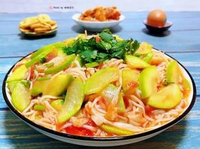 搭配烤鸡腿、鸡蛋、香蕉片一起吃美味无比