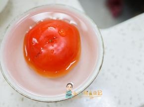 番茄加热水烫一下这样可以很容易去皮
