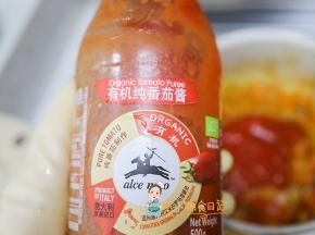 我家的是这个稀的番茄酱所以加的比较多，如果你买不到无添加番茄酱可以多加几个番茄替代