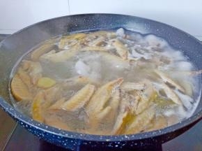 大约2分钟后捞出。