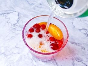 再次倒入雪碧，口感层次感更加丰富。