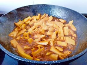 开大火烧开转中火炖20_25分钟。