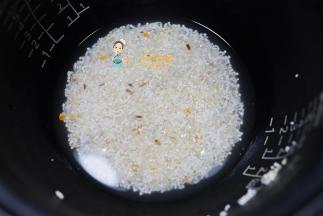 谷物米50g+60g水放入电饭锅
