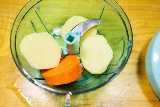 胡萝卜 土豆全部切碎备用