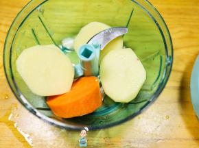 胡萝卜 土豆全部切碎备用