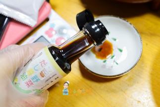 这个酱油+一点点白糖混合 最好三岁以上加这个调味
