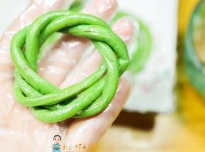 把豇豆盘成这样的花型