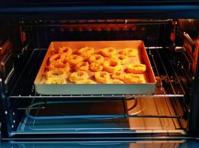 入烤箱中层，上下180度烤20分钟。(烤箱时间及温度仅供参考)