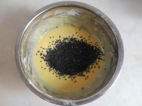 加入黑芝麻。