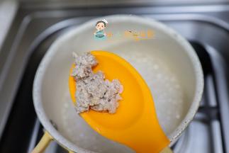 肉煮十五分钟捞出