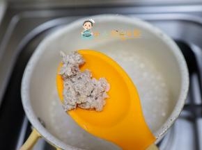 肉煮十五分钟捞出