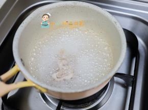 冷水下肉一起煮一下去除腥味