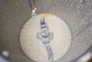 用破壁机打成这样的泥，一般功率小的需要时间久一点，破壁机打出来会更加细腻