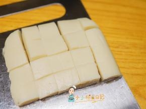 冰箱冷藏1-2小时拿出来切块即可