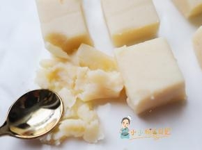 一岁以上可以加一点糖吃起来好像布丁一样真的超好吃的