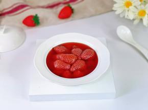 营养丰富，深受人们喜爱，它含丰富的维生素C，所以这个季节可以选择适当多吃一些。