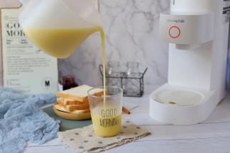 做好的米糊倒入杯中就可以饮用啦。