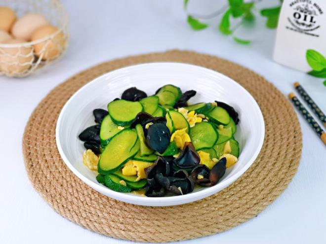 黄瓜木耳炒鸡蛋