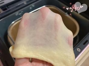 能拉出透明的薄膜。