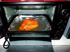 7.送入事先预热好的烤箱，250度，中层，上下火，20分钟