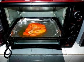 7.送入事先预热好的烤箱，250度，中层，上下火，20分钟