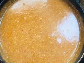 起锅前加入少许的水淀粉勾薄芡即可！