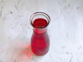 雪碧与蔓越莓果汁混合在一起。