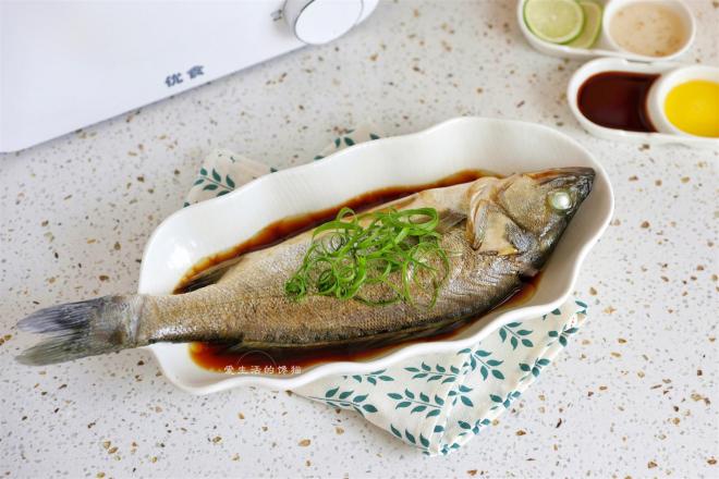 清蒸花鲈鱼